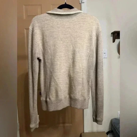 KUHL merino wool zip up jacket fits like a size SMALL - Picture 6 of 6